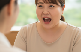 ダイエットのカウンセリングで、必死な表情で「やります！」と決意を伝える太った日本人女性のアップ。切実な想いと入会の意志が伝わる表情。